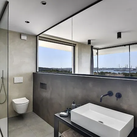 別荘 Aquarius プーラ